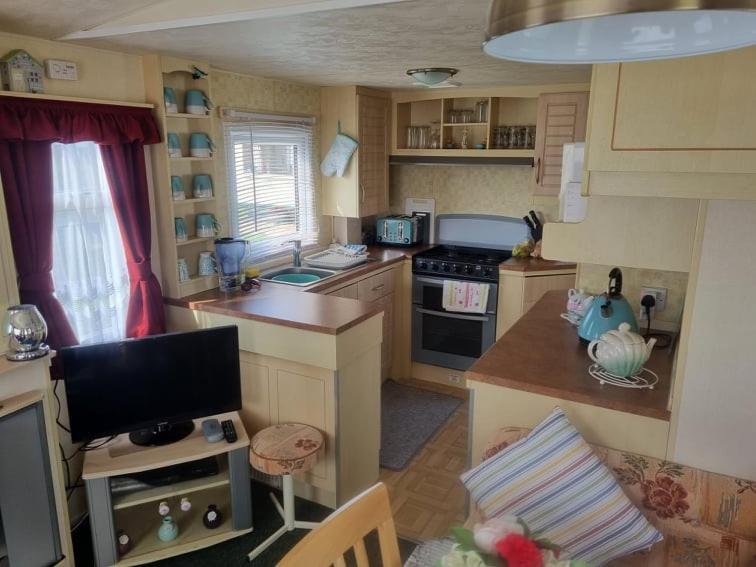6 Berth Caravan S18 Golden Palm